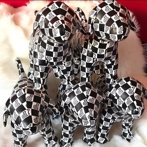 VS PINK Fashion Show 2018 Checker Puppy